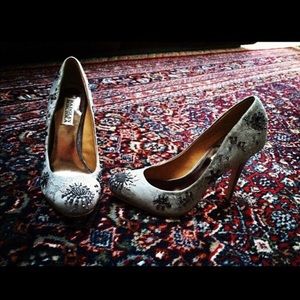 Badgley Mischka - Story Teller